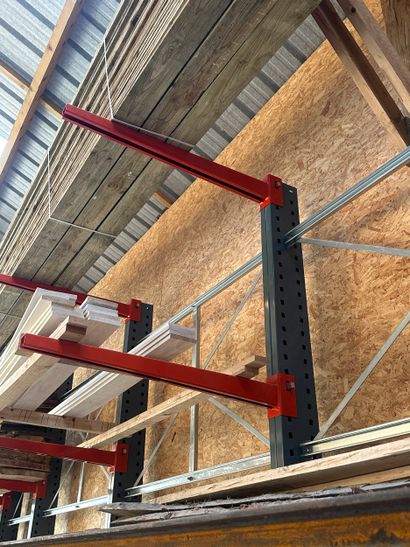RACKS auto portant de marque CANTILEVER,...