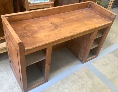Ancien comptoir ou bureau de maître d'école...