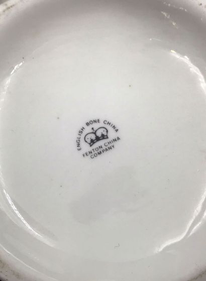 Lot de divers sujets en céramique, porcelaine...