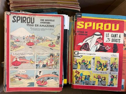 245 exemplaires du journal de Spirou, années...