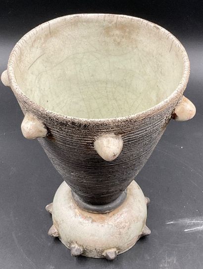 Deux vases en céramique 
Dans le style Art...