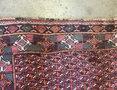 Tapis Turkmène type Kilim en laine.
Dimensions...