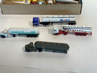 Lot de 22 camions -citernes