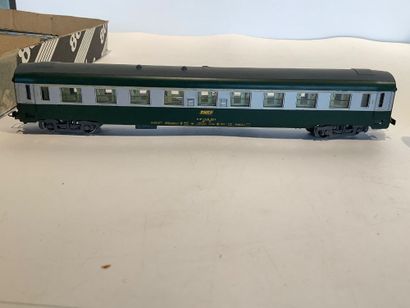 6 wagons de voyageurs,et 1 wagons à bagages...