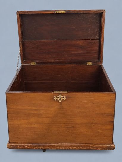 Grande malle-coffre ancienne en bois, de...