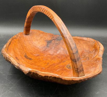Corbeille à anse en bois d’olivier taillé,...