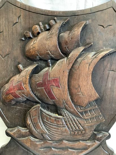 Marine, regroupement d’un grand écusson en...