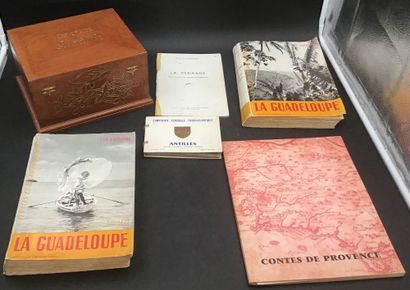 Plusieurs objets lié aux îles françaises...