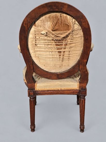 fauteuil de style Louis XVI, en bois teinté,...
