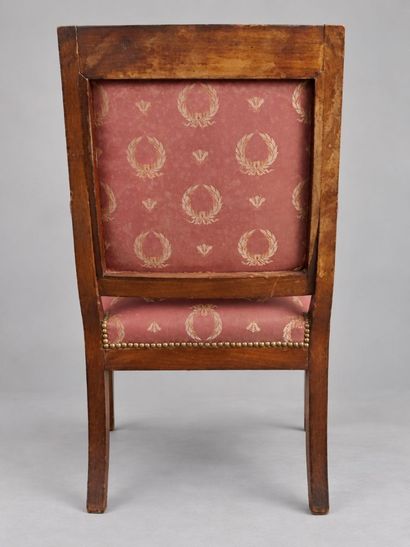 Fauteuil style Empire , tissu à décor d’abeilles...