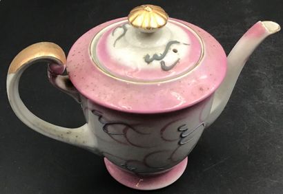 5 théières asiatiques en porcelaine majoritairement...