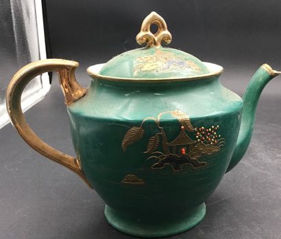 5 théières asiatiques en porcelaine majoritairement...