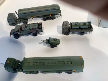 15 véhicules militaires,camions citernes,remorque...