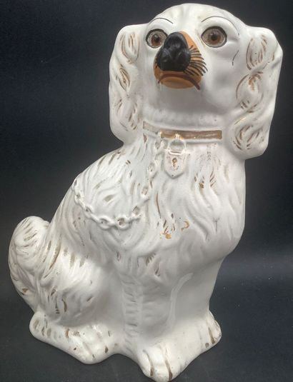 Paire de chiens de cheminée en faïence, type...
