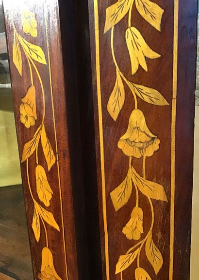Encoignure en bois et placage de teinte brune,...