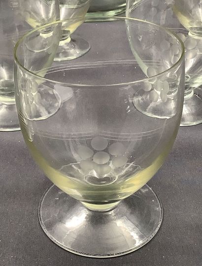 Service à eau en verre gravé de grappes de...