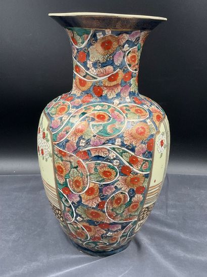 3 vases Chine à décor de geisha, hauteur...