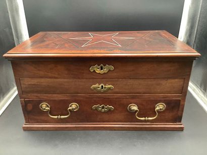 Coffre de voyage typique XIXe, en bois, destiné...