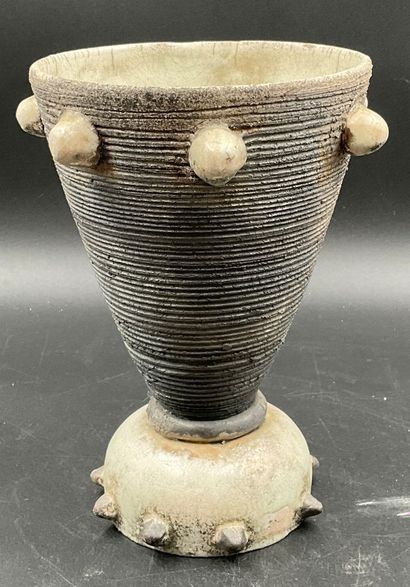 Deux vases en céramique 
Dans le style Art...