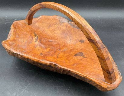 Corbeille à anse en bois d’olivier taillé,...