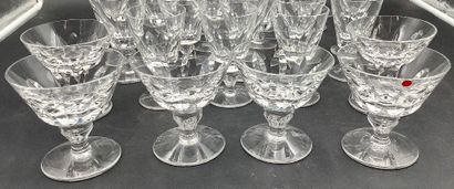 SAINT-LOUIS, une partie de service de verre...