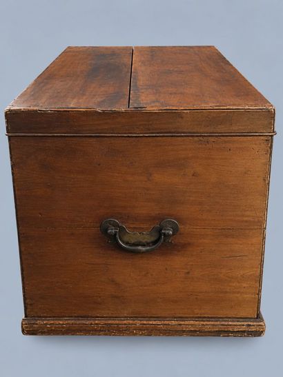 Grande malle-coffre ancienne en bois, de...
