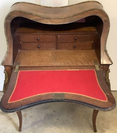 Bureau dit «de Dame» en marqueterie style...