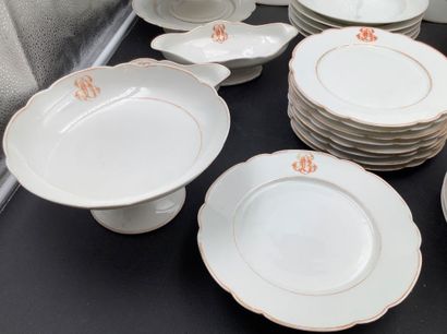 White earthenware dinnerware set (32 pieces)...