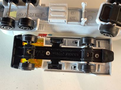 Lot de 22 camions -citernes