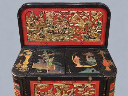 Meuble-bar ou cabinet asiatique en bois laqué...
