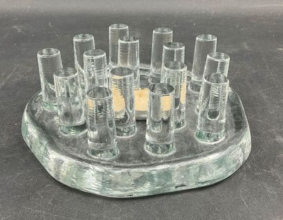 chauffe plat en verre moulé massif. 
D:20cm...