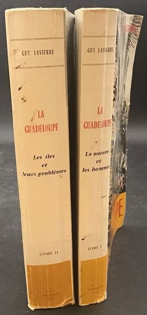 Plusieurs objets lié aux îles françaises...