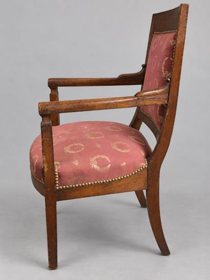 Fauteuil style Empire , tissu à décor d’abeilles...