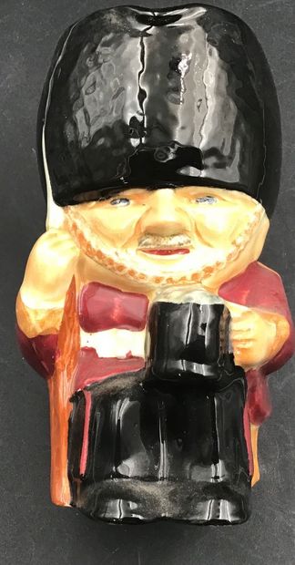 Cruche “ Toby Jug” représentant un garde...