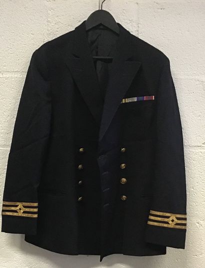 Vêtements de la Marine Anglaise comprenant...
