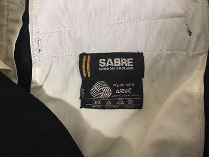 Vêtements de la Marine Anglaise comprenant...