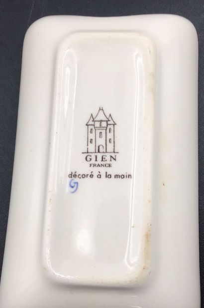 Lot de divers sujets en céramique, porcelaine...
