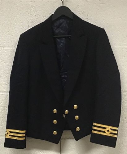 Vêtements de la Marine Anglaise comprenant...