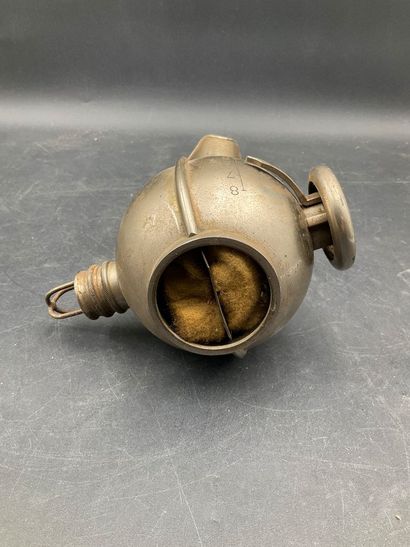 Ancien masque d’anesthésie médicale à l’éther...