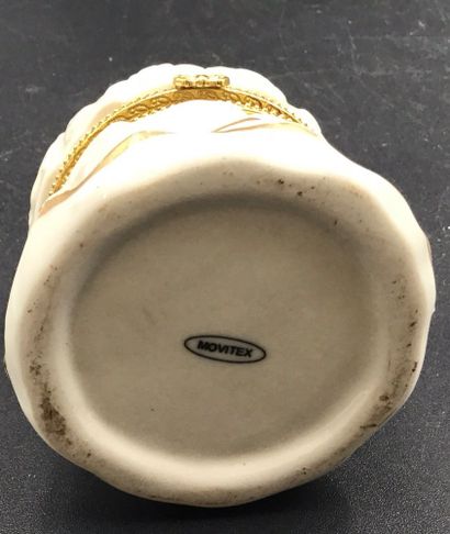 Lot de divers sujets en céramique, porcelaine...