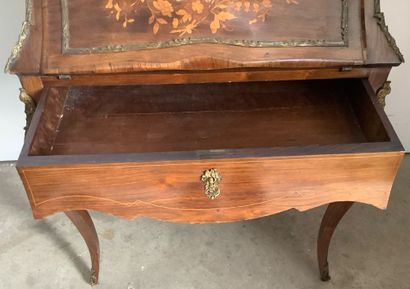 Bureau dit «de Dame» en marqueterie style...