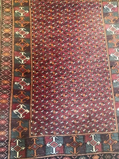 Tapis Turkmène type Kilim en laine.
Dimensions...