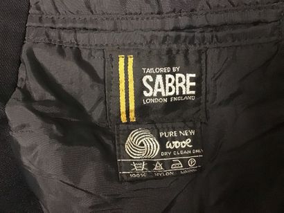 Vêtements de la Marine Anglaise comprenant...