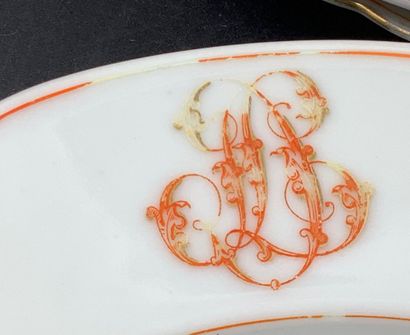 White earthenware dinnerware set (32 pieces)...