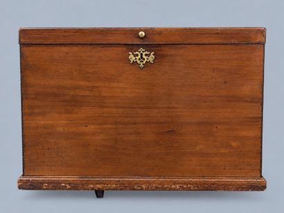 Grande malle-coffre ancienne en bois, de...