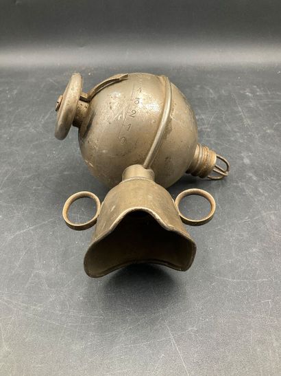 Ancien masque d’anesthésie médicale à l’éther...