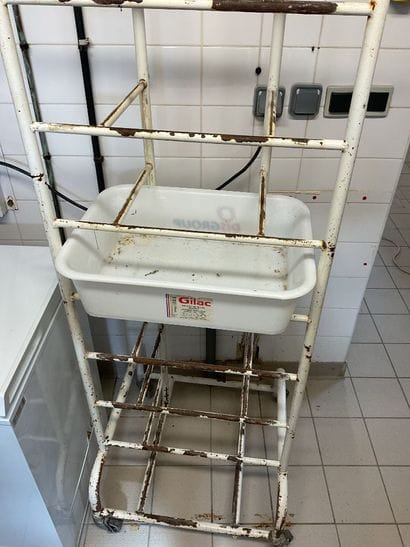 Échelle à bacs avec 4 bacs plastique.
Vente...