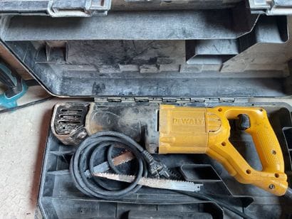 Scie sabre de marque DeWalt, fonctionnel...
