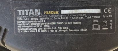 Réunion de 2 diables de manutention dont...