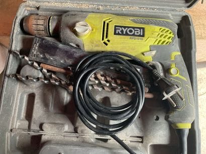 Perforateur RYOBI RPD 1010, fonctionnel.